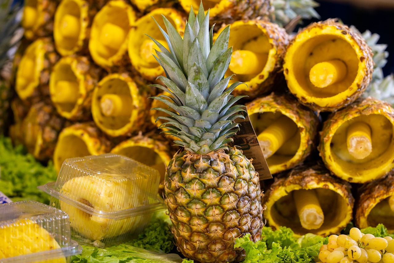 Pineapples Fresh Pineapples - Engin_Akyurt / Pixabay