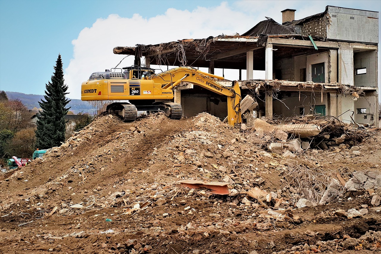 Building Demolition Excavator  - Silberkugel66 / Pixabay