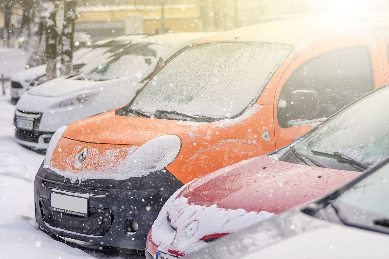 Snow Cars Winter Season Parking  - VisionPics / Pixabay