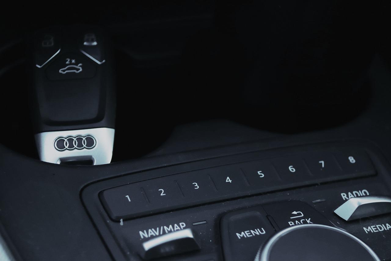 Key Audi Car Interior Buttons  - jl_creativespace / Pixabay