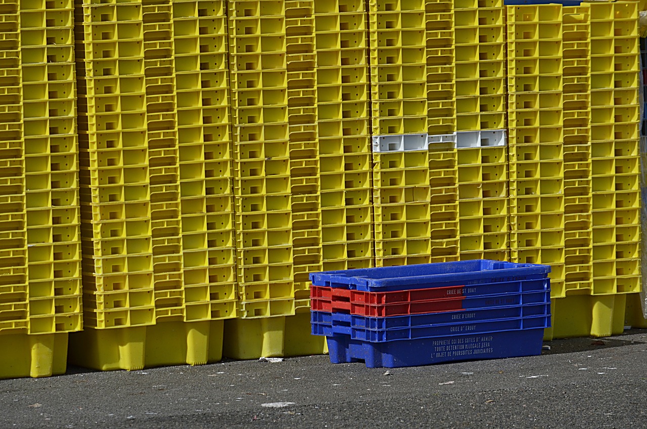 crates, plastic, blue